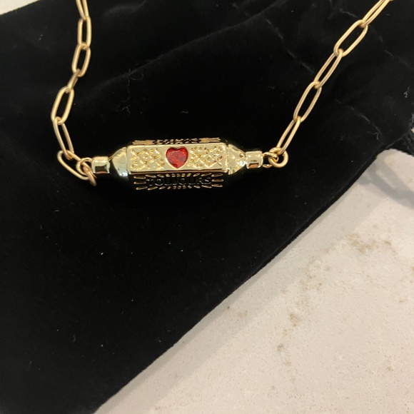 Brave Design Necklace - Picture 4 of 5